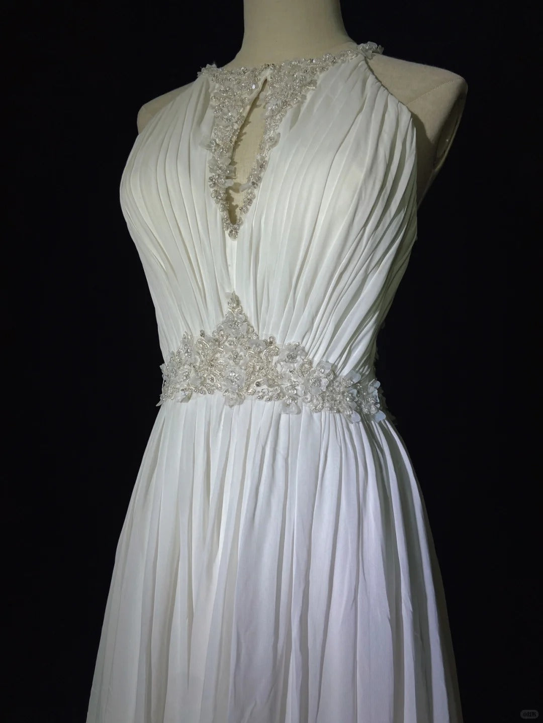 Romantic Wedding Dresses A Line Scoop Chiffon With Beaded Crystals White Long Bridal Gown N3405